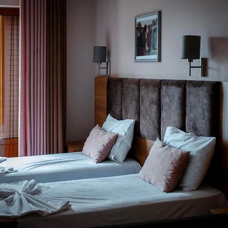 Hotel Fron ساراندا المظهر الخارجي الصورة