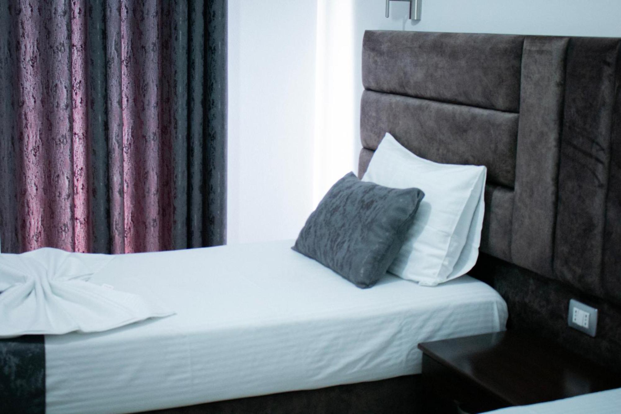 Hotel Fron ساراندا المظهر الخارجي الصورة