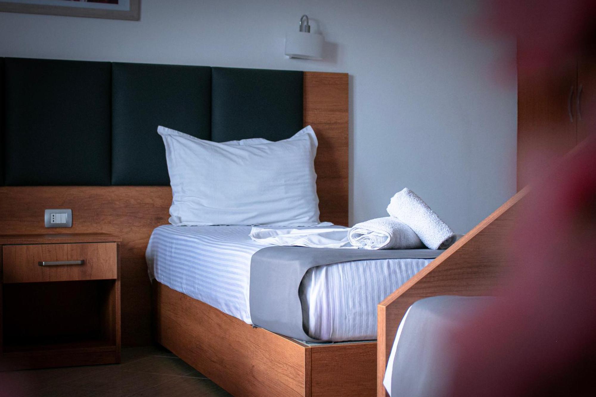 Hotel Fron ساراندا المظهر الخارجي الصورة
