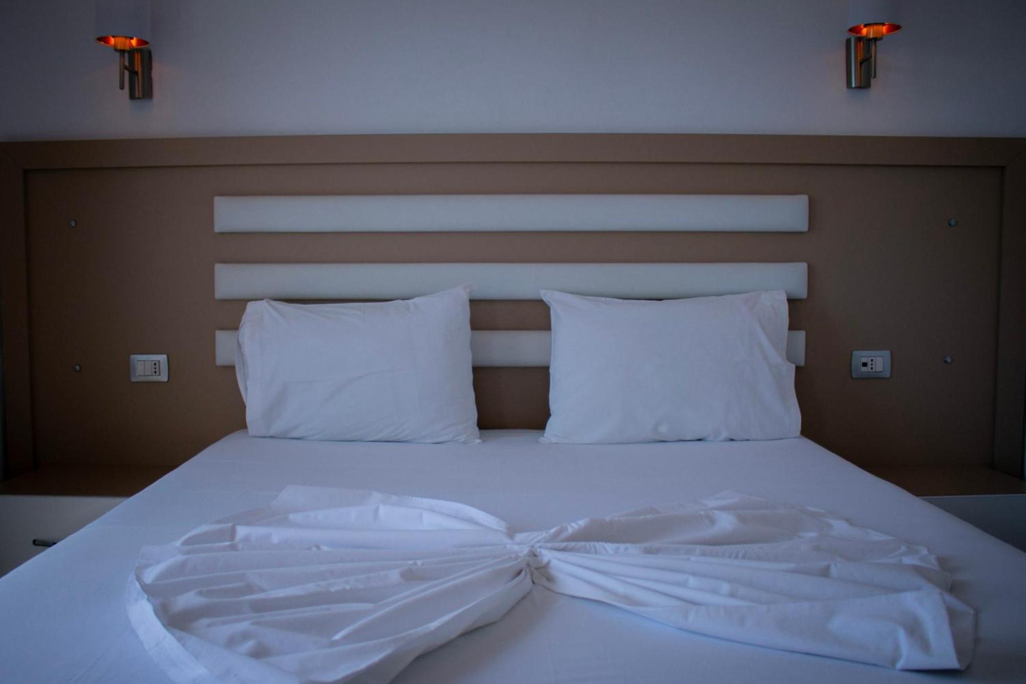 Hotel Fron ساراندا المظهر الخارجي الصورة
