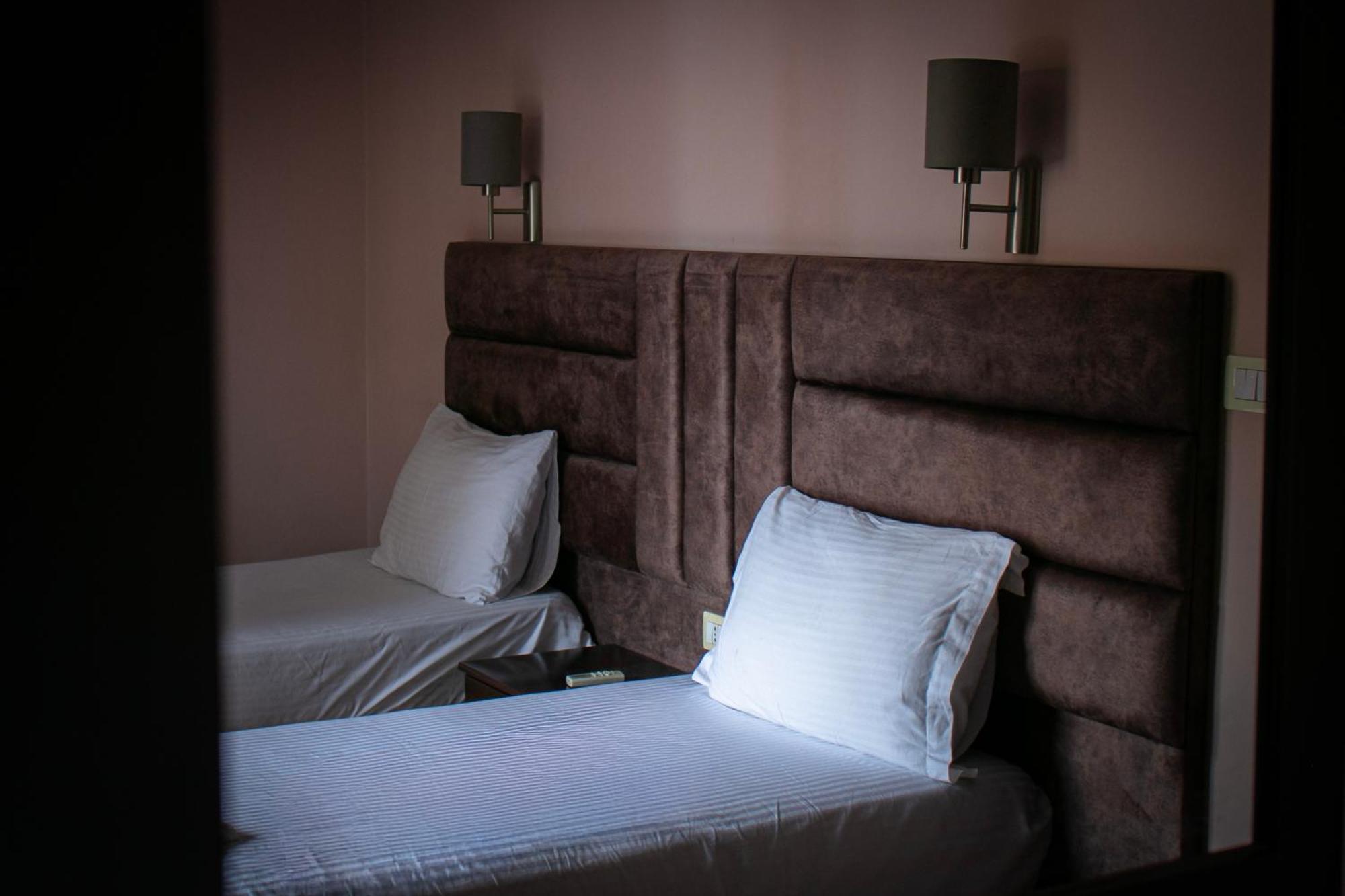 Hotel Fron ساراندا المظهر الخارجي الصورة