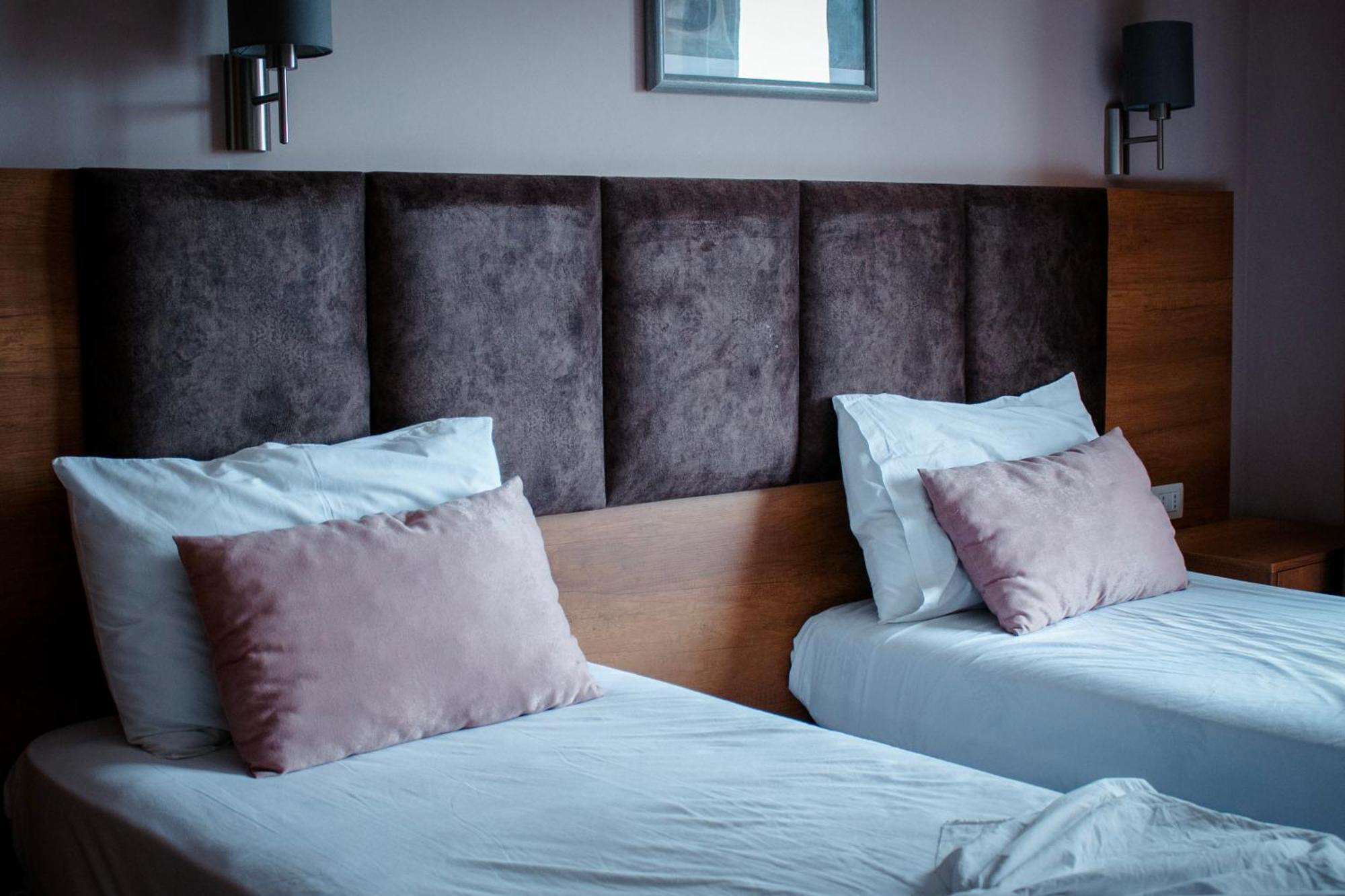 Hotel Fron ساراندا المظهر الخارجي الصورة